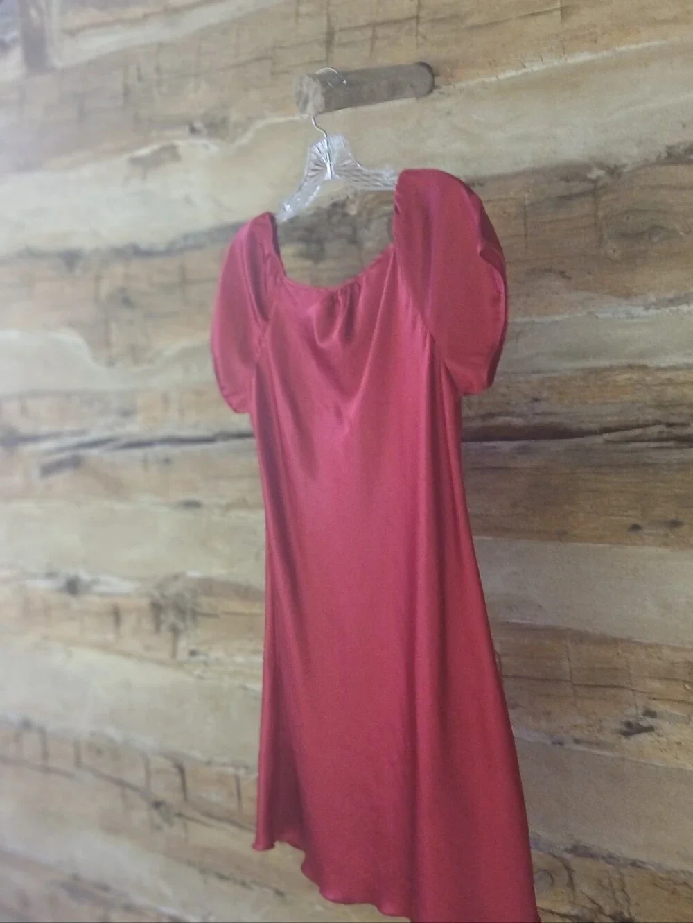 Red Short Sleeved Lace Applique Satin Nightgown Medium